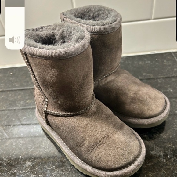 UGG | TODDLER CLASSIC ll UGGS GREY SZ 9 - Picture 8 of 10